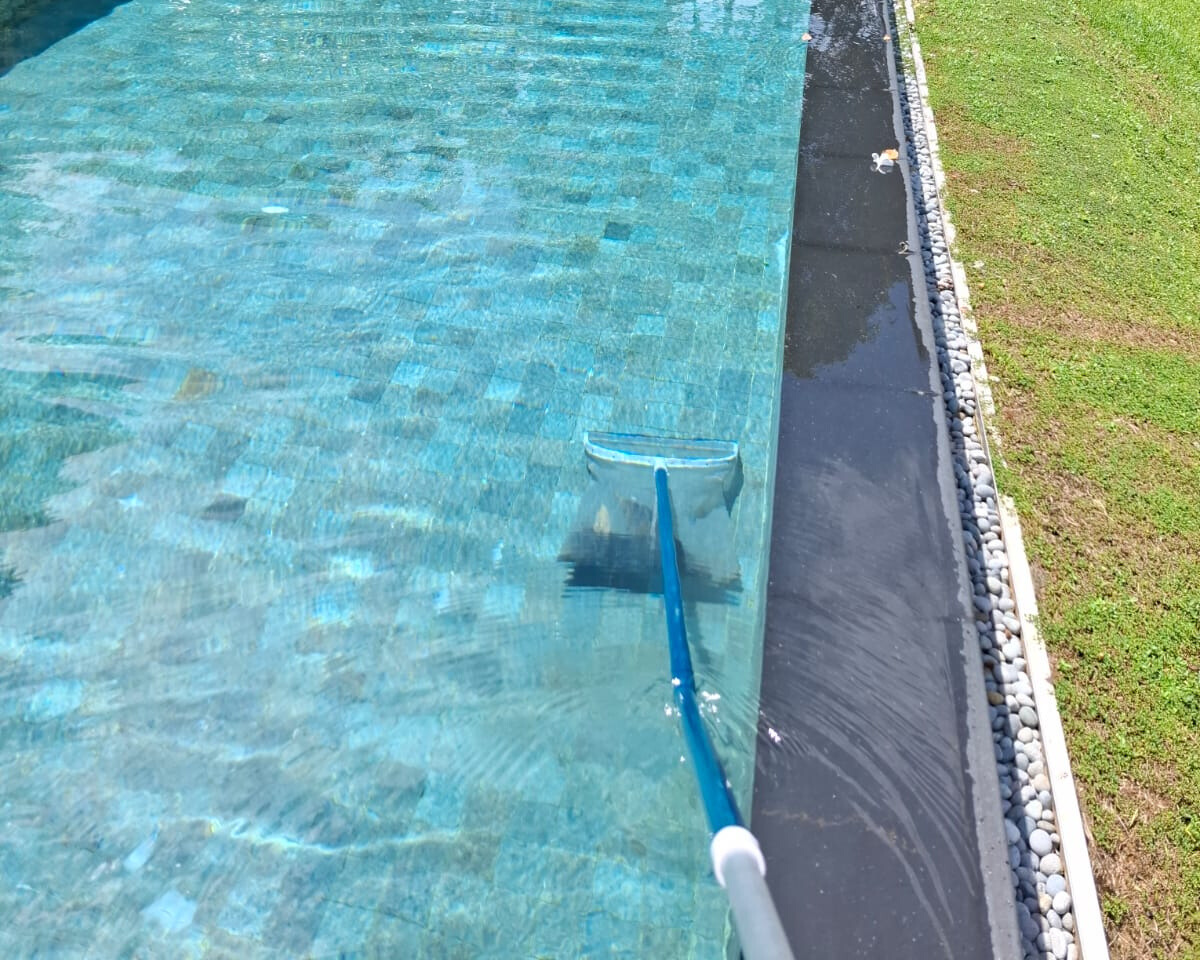 Netting clearing debris Edited 20251127 143318 0000