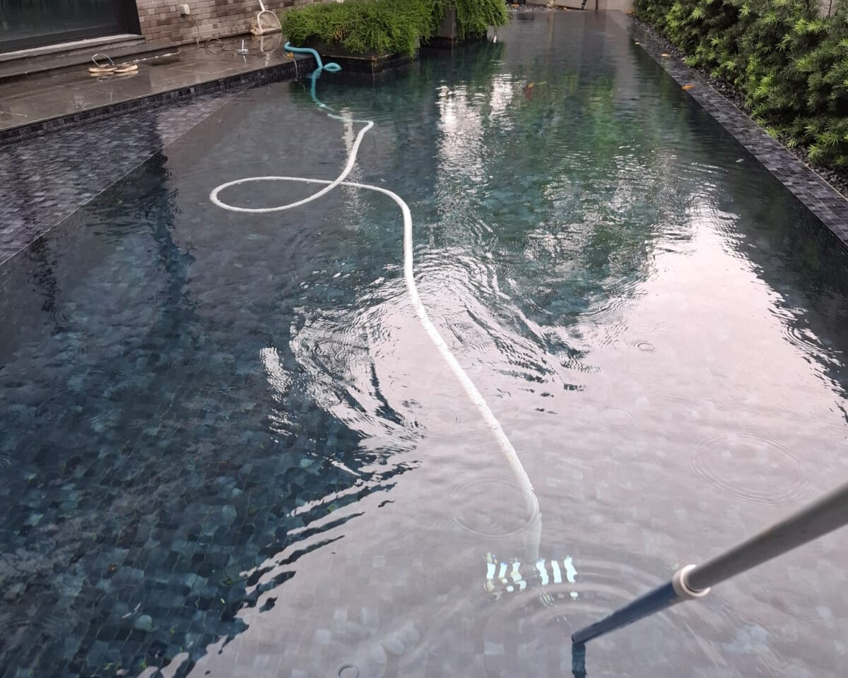 Vacuuming 20251127 143420 0000